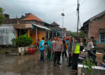 Kapolsek Porong Turun Langsung Cek Dua Desa Diterjang Angin Kencang