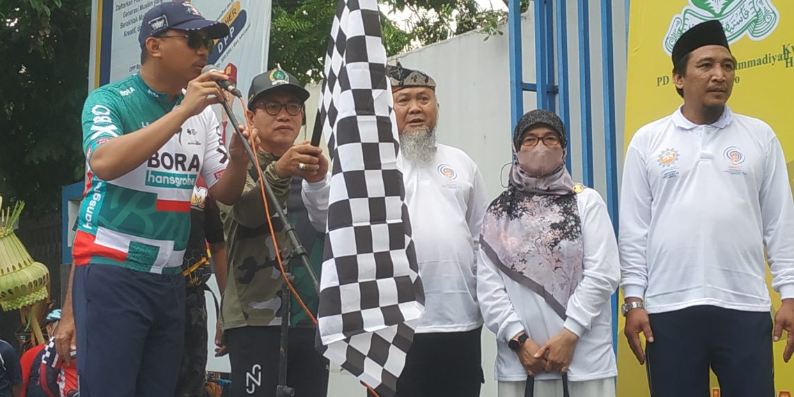 Semarak Pra Muktamar Muhammadiyah, Bupati Sidoarjo Gus Muhdlor Gowes Bareng Ribuan Warga