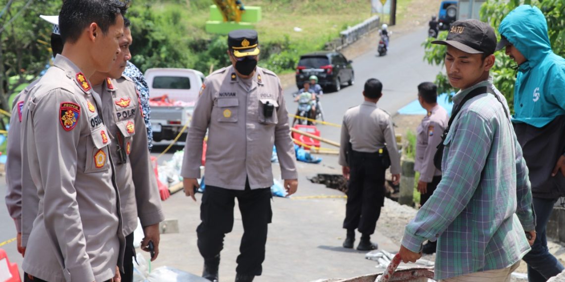 Kapolres Batu Cek Pembangunan Jalan Alternatif