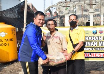 Kapolresta Sidorjo Serahkan Bantuan Material Pembangunan Mushola