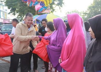 Belanja Senang, Polresta Sidoarjo Bagikan Paket Sembako untuk Warga