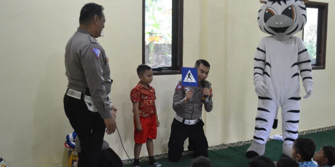 Polresta Sidoarjo Perkenalkan Peraturan Lalulintas Kepada Murid TK