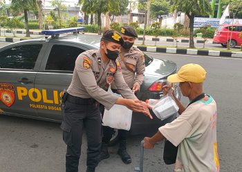 Samapta Sidoarjo Sebar Himbauan Kamtibmas Plus Berbagi