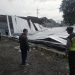 Polisi Bantu Warga Krian Terdampak  Angin Kencang