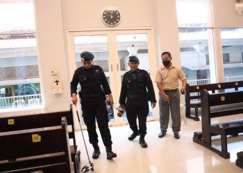 Amankan Misa Natal, Polisi Sterilisasi Gereja Sidoarjo