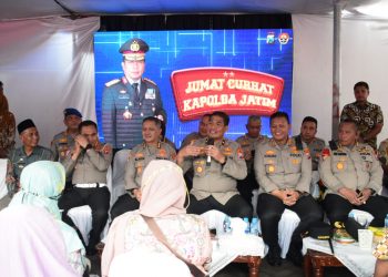 Polda Jatim Gelar Jumat Curhat di Pasar Sepanjang, Suguhkan Beragam Layanan Polri