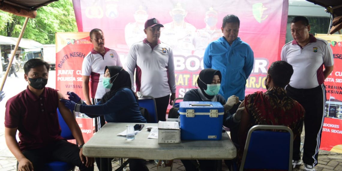 Polresta Sidoarjo Peduli Kesehatan dan Sosial di Pasar Porong