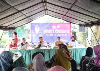 Kapolresta Sidoarjo Gelar Jumat Curhat di Pasar Betro