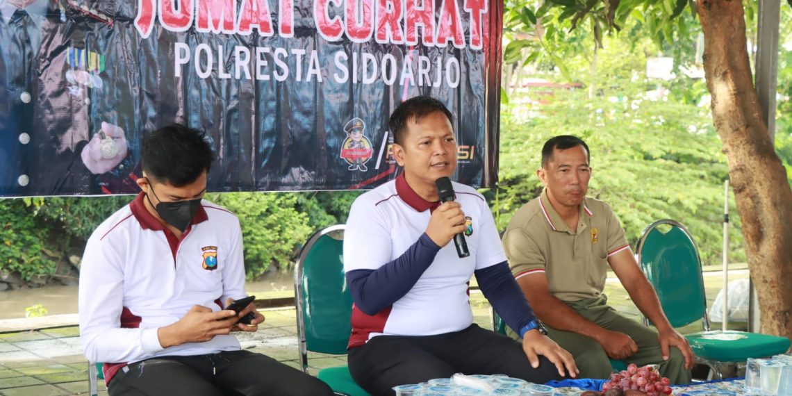 Jumat Curhat dengan Masyarakat di Pasar Sono