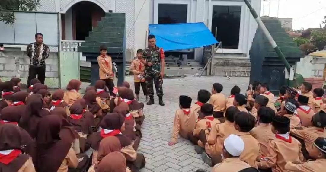 Ratusan Anak Didik MI Sunan Giri Grebek Markas Koramil 0830/02 Semampir