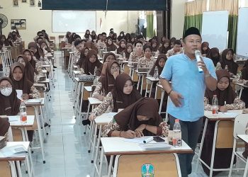 PWI Sidoarjo Beri Pendidikan Jurnalistik ke Siswa SMAN 1 Tarik