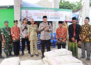 Kapolresta Sidoarjo Serahkan Bantuan Semen dan Pasir ke Masjid Al Muhajirin