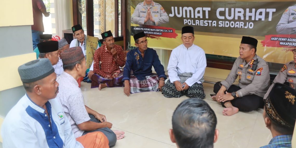 Kapolresta Sidoarjo Jumat Curhat Bersama Warga Jabon