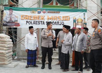 Kapolresta Sidoarjo Bantu Pembangunan Masjid Darussalam Kesambi Porong