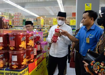 Jelang Lebaran 2023, Bupati Gus Muhdlor Sidak Mamin Swalayan
