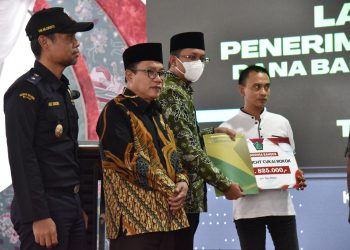 Jelang Lebaran, Bupati Gus Muhdlor Gelontor BLT 3.383 Buruh Pabrik Rokok