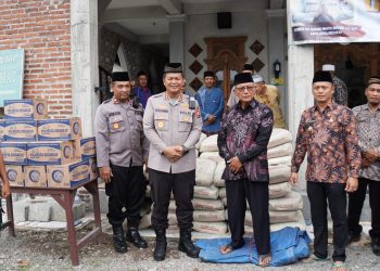 Kapolresta Sidoarjo Bantu Pembangunan Masjid  Desa Seketi Balongbendo
