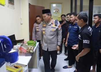 Wujudkan Soliditas, Antar Satfung Polresta Sidoarjo Jadi Juru Masak Buka Puasa