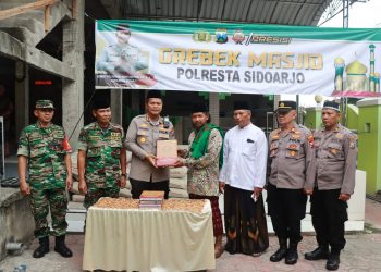 Kapolresta Sidoarjo Serahkan Bantuan Pembangunan Masjid Al Hidayah Kec Tarik