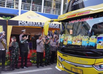 Polresta Sidoarjo Berangkatkan 10 Bus Mudik Bareng Gratis