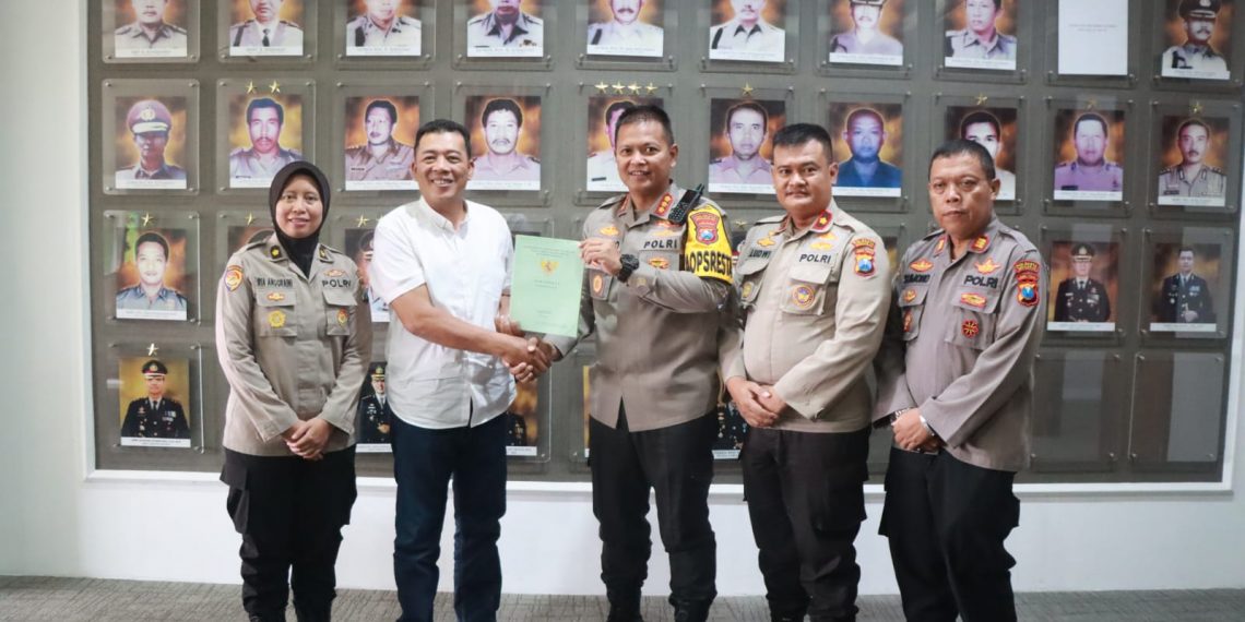 Kapolresta Sidoarjo Terima Sertifikat Tanah Polairud dari BPN Sidoarjo