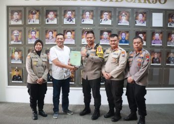 Kapolresta Sidoarjo Terima Sertifikat Tanah Polairud dari BPN Sidoarjo