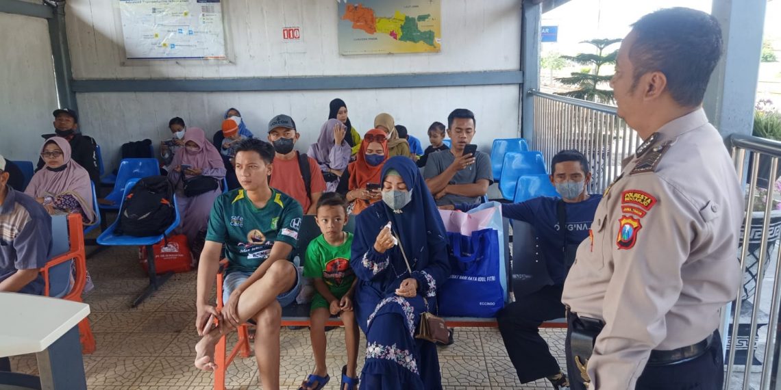 Polsek Tanggulangin Berikan Rasa Aman di Stasiun Kereta Api