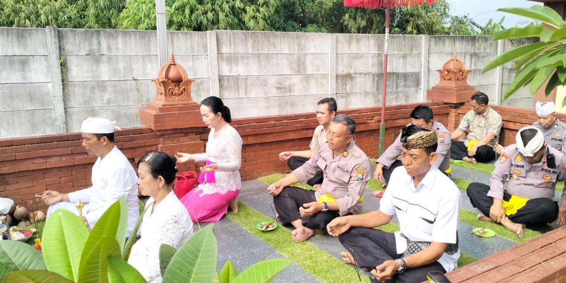 Ibadah Tumpek Wayang di Pura Kertha Bumi Bhayangkara