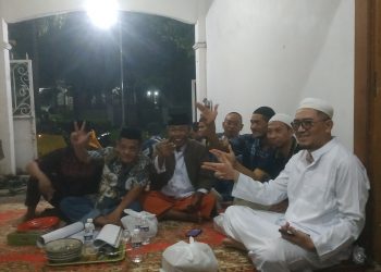 Bersihkan Diri Sebelum Nyaleg, Abah Taufiq Berangkat Umroh Bersama Keluarga Besar