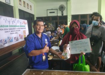 PT Megasurya Mas Bagikan 8000 Paket Bingkisan Kepada Warga Dua Desa