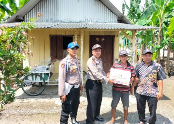 Polsek Krembung Peduli Warga Kurang Mampu