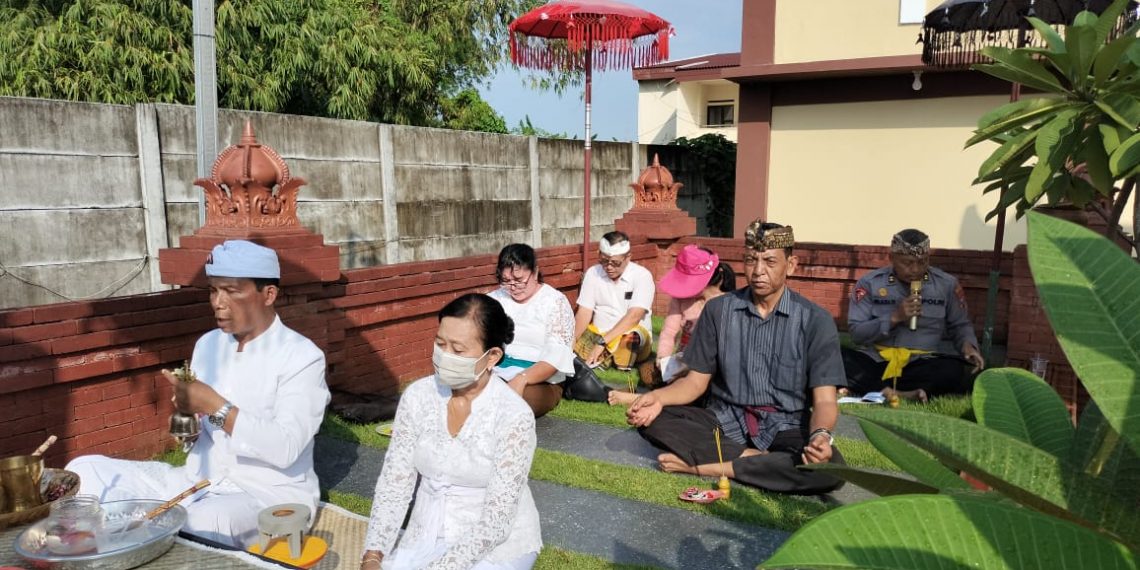 Ibadah Suci Bulan Purnama Pura Kertha Bumi Bhayangkara