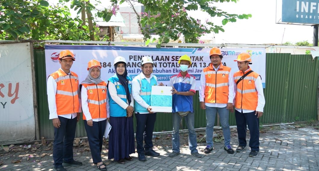Penyalaan Serentak Pelanggan PLN UP3 Surabaya Utara Guna Mendukung Akselerasi Pertumbuhan Ekonomi Jawa Timur