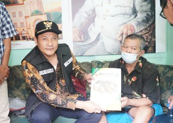 Tilik Warga Sakit, Wabup Subandi Beri Solusi Kesehatan