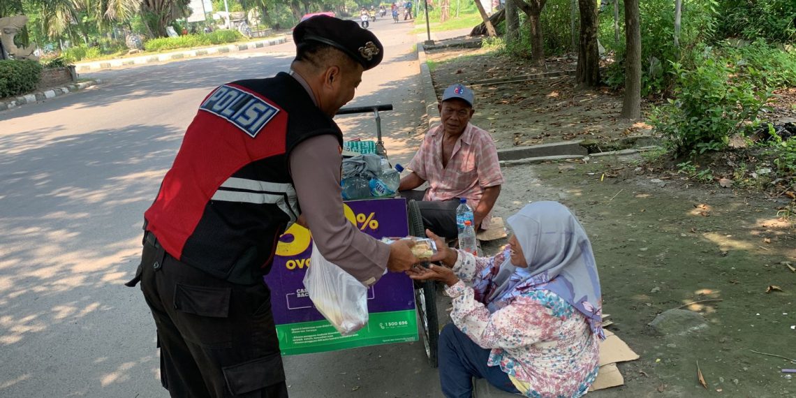 Sebar Anggota di Jalanan, Berikan Rasa Aman dan Peduli Sesama