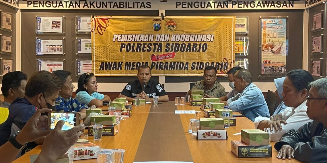 Humas Polresta Sidoarjo Gelar Piramida bersama Wartawan Online