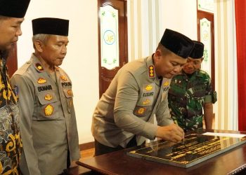 Kapolresta Sidoarjo Resmikan Masjid Ar Ridho Polsek Waru