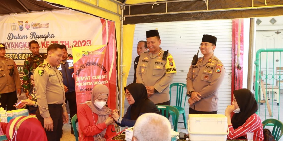 Polresta Sidoarjo Gelar Bakti Kesehatan dan Baksos di Desa Banjar Bendo