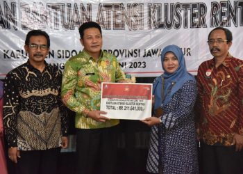 Wabup Subandi Serahkan Bantuan ATENSI kepada 235 Orang Penderita HIV/AIDS