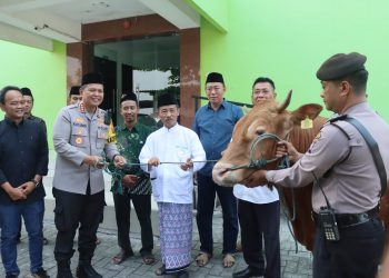 Polresta Sidoarjo Jalin Silaturahmi dan Distribusikan Hewan Kurban