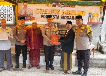 Jumat Curhat Polresta Sidoarjo Lebih Dekat Masyarakat dengan Tebar Manfaat