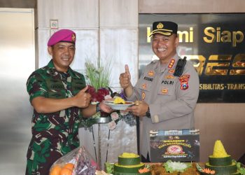 Jajaran TNI Datangi Mako Polresta Sidoarjo Beri Kejutan Hari Bhayangkara ke-77