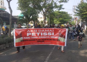 Ratusan Warga Paguyuban WARJOYO dan Gapokmas Demo KAI Daop 8 Surabaya