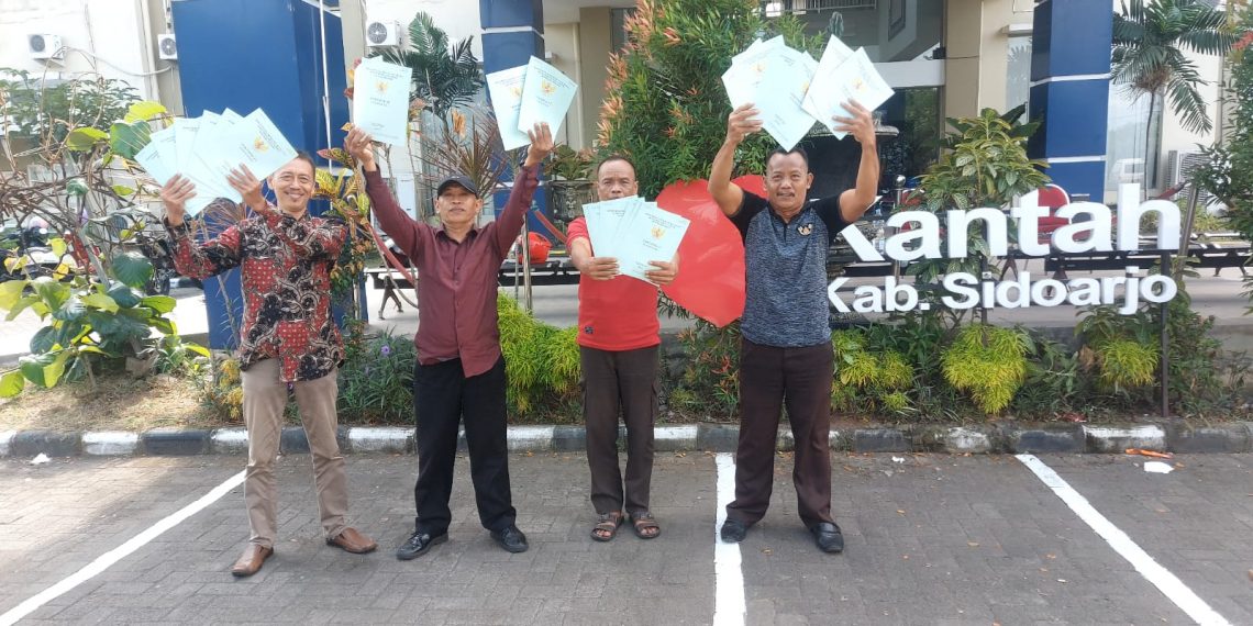 Difasilitasi DPR Rahmat Muhajirin, Puluhan Warga Korban Lumpur Porong Terima Sertifikat Tanah