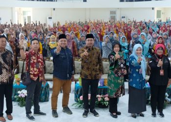 Bupati Sidoarjo Gelontor Insentif dan Honor 190 Nakes dan 10.558 Kader Posyandu