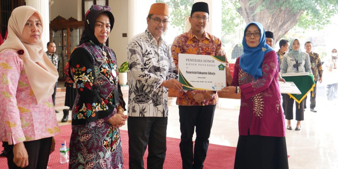 Bupati Sidoarjo Gelontor Rp 2,25 M Insentif dan Honor Nakes dan Kader Posyandu