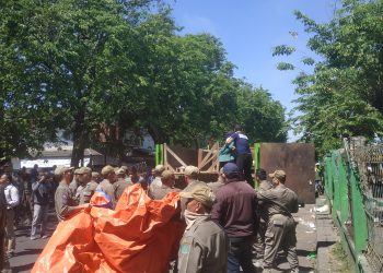 Pedagang Melawan, Penggusuran Lapak Pasar Larangan Ricuh