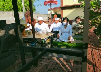 Ibadah Hari Raya Galungan di Pura Kertha Bumi Bhayangkara