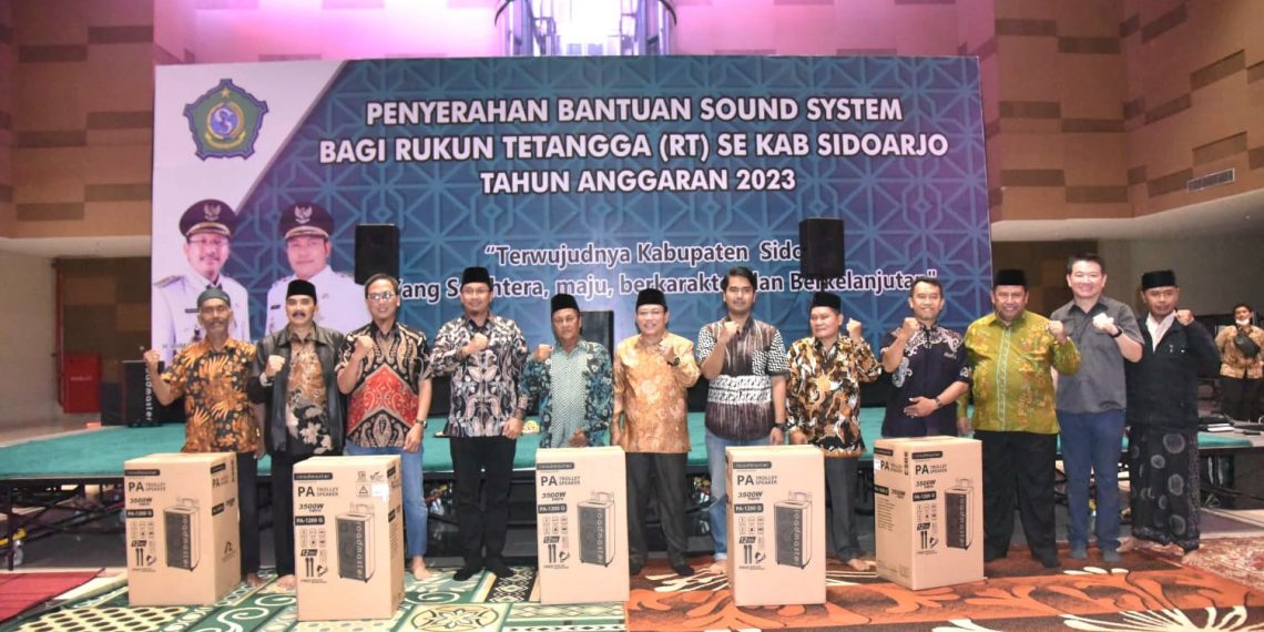 8.820 RT se Sidoarjo Terima Bantuan Sound System