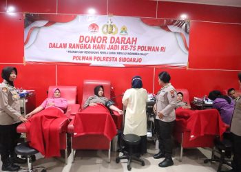 Peringati HUT KE-75, Polwan Sidoarjo Donorkan Darah